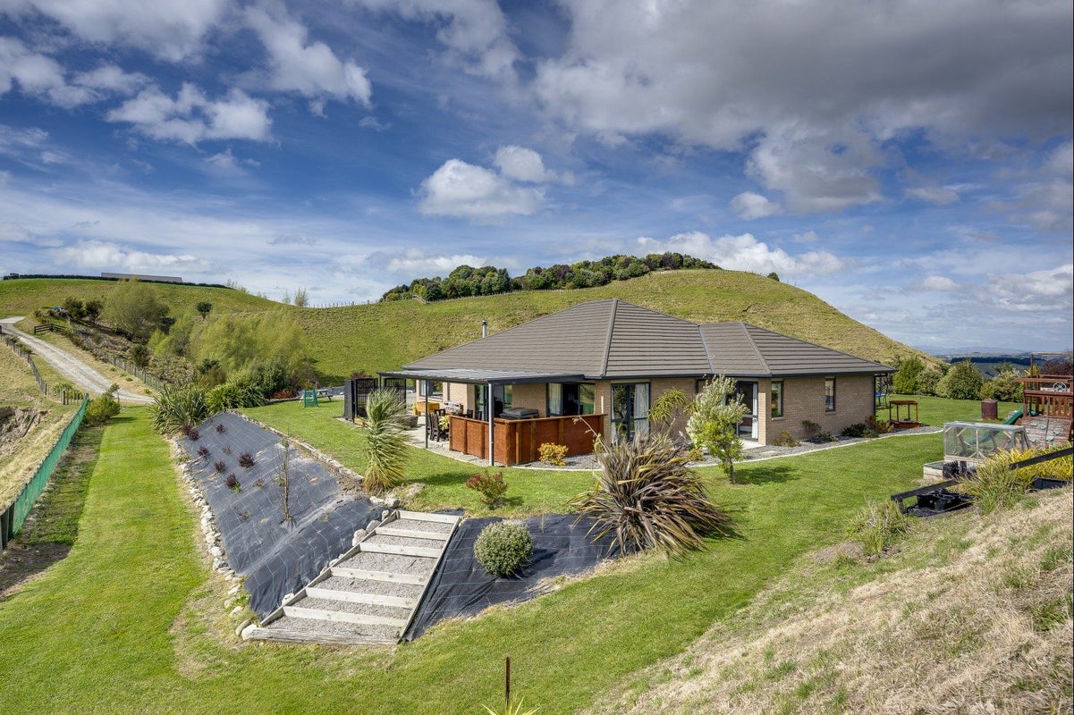 174 Eskridge Drive, Eskdale, Napier - Carousel 1
