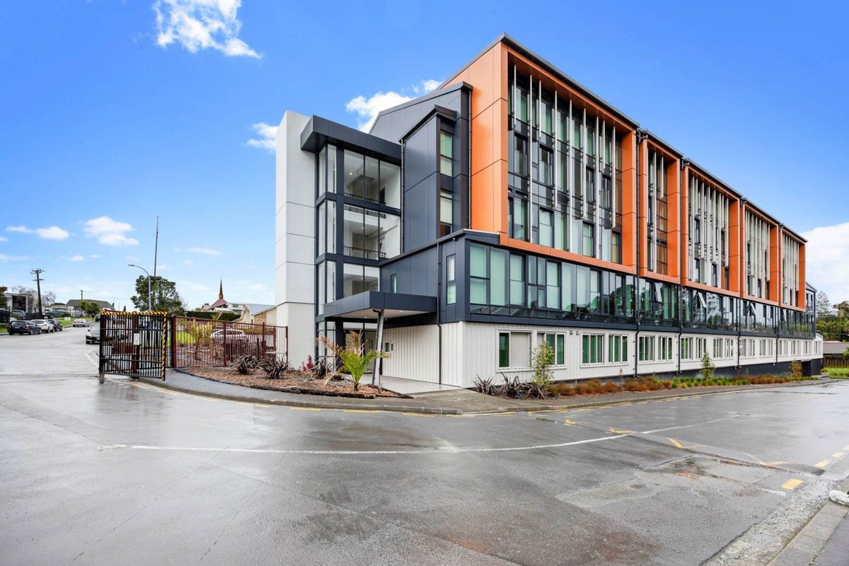 21C/30 Westward Hollow, GLEN EDEN, AUCKLAND - Carousel 1