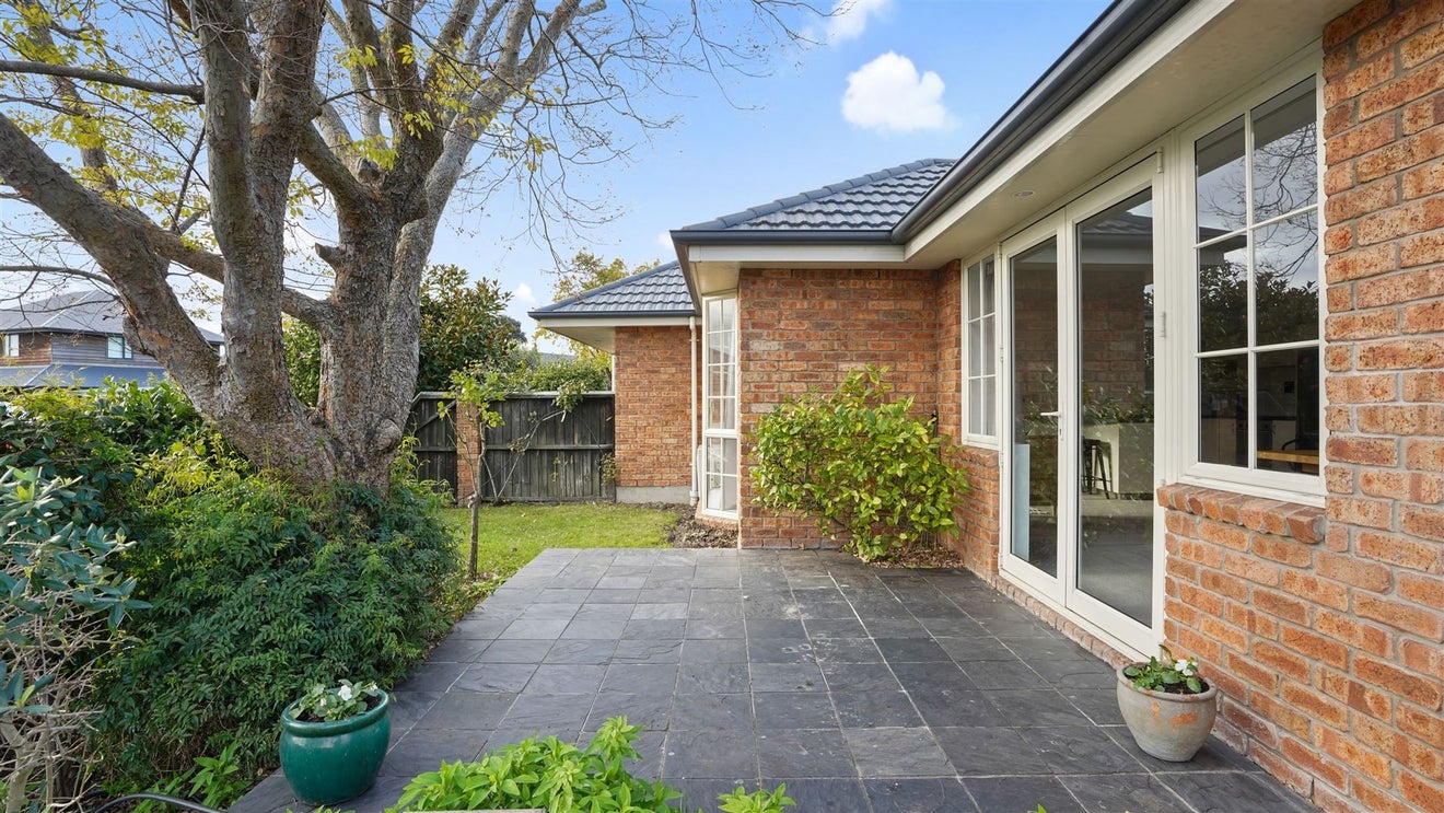 43 Parade Court, Addington, Christchurch - Carousel 2