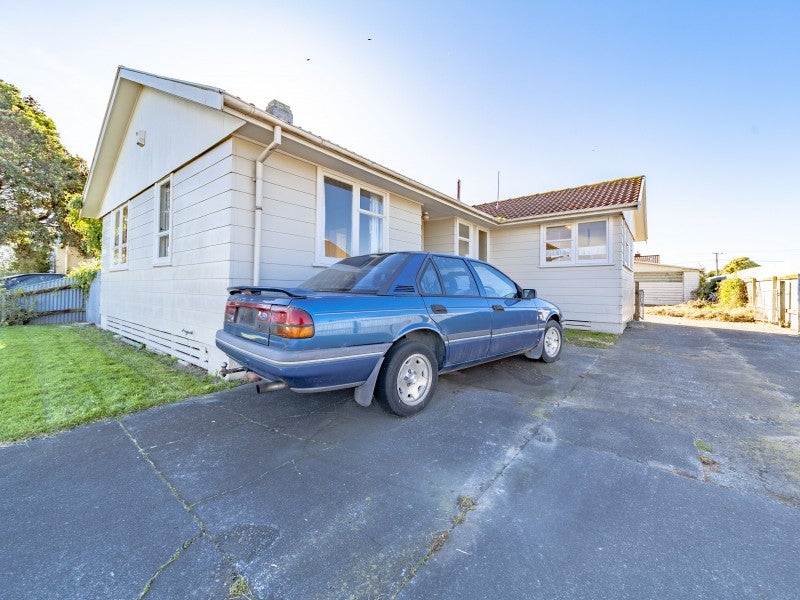 11 Mclaren Crescent, Onekawa, Napier - Carousel 2
