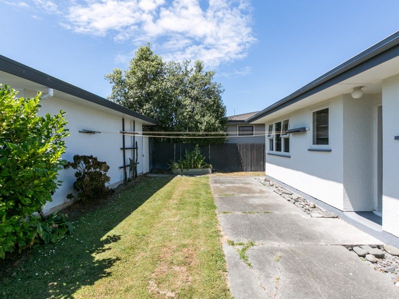 33A TRINITY CRES, PIRIMAI, NAPIER - Carousel 9