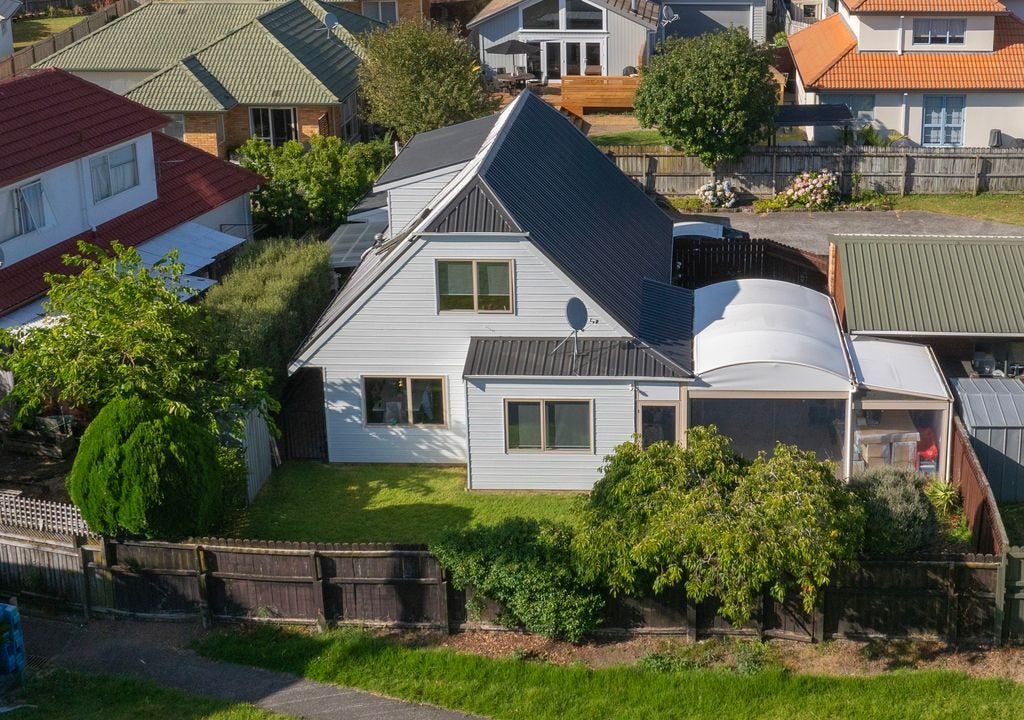 2/17 Daria Place, Northpark, Auckland - Carousel 1