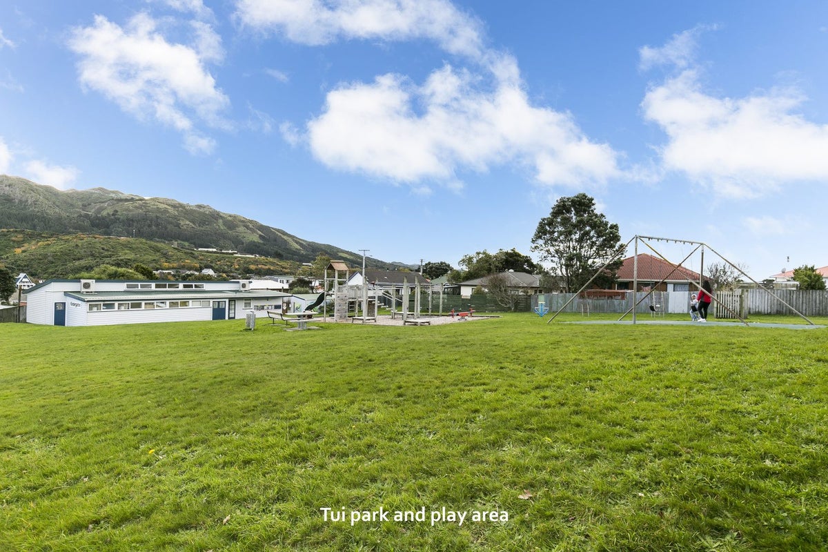 11 Coates Street, Tawa, Wellington - Carousel 23