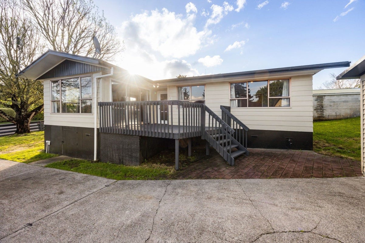 15 Splitt Avenue, Glenview, Hamilton - Carousel 1