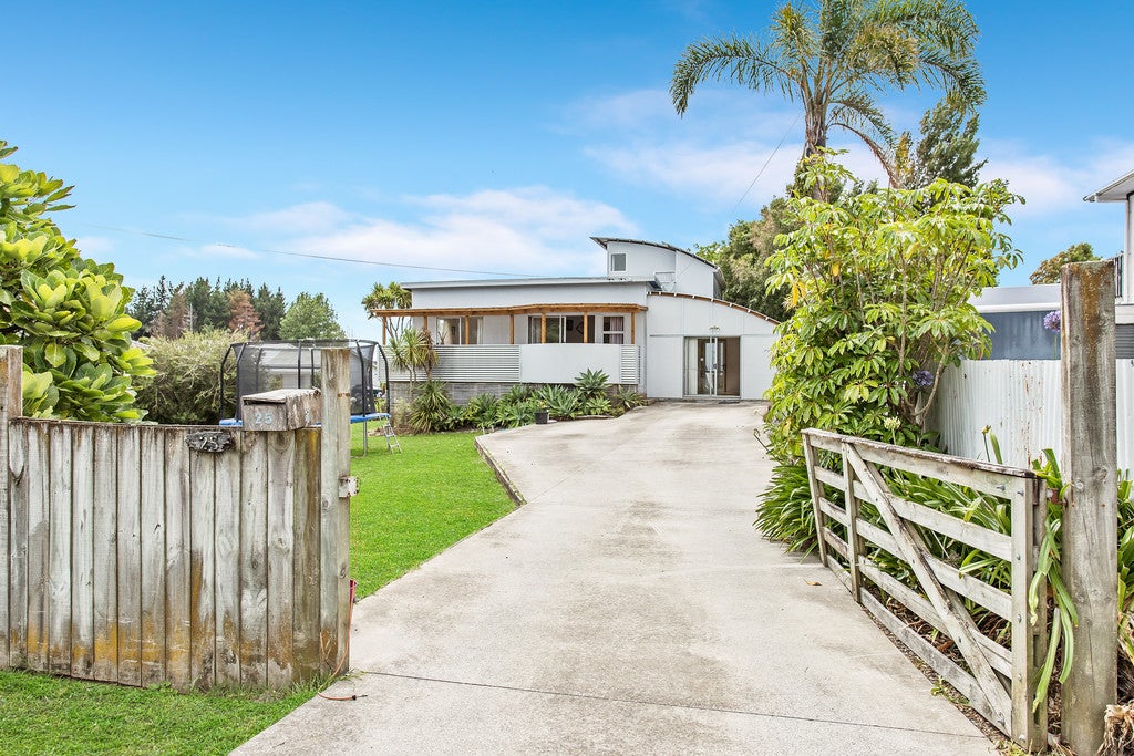 25 Bell Road, Beachlands, Auckland - Carousel 1