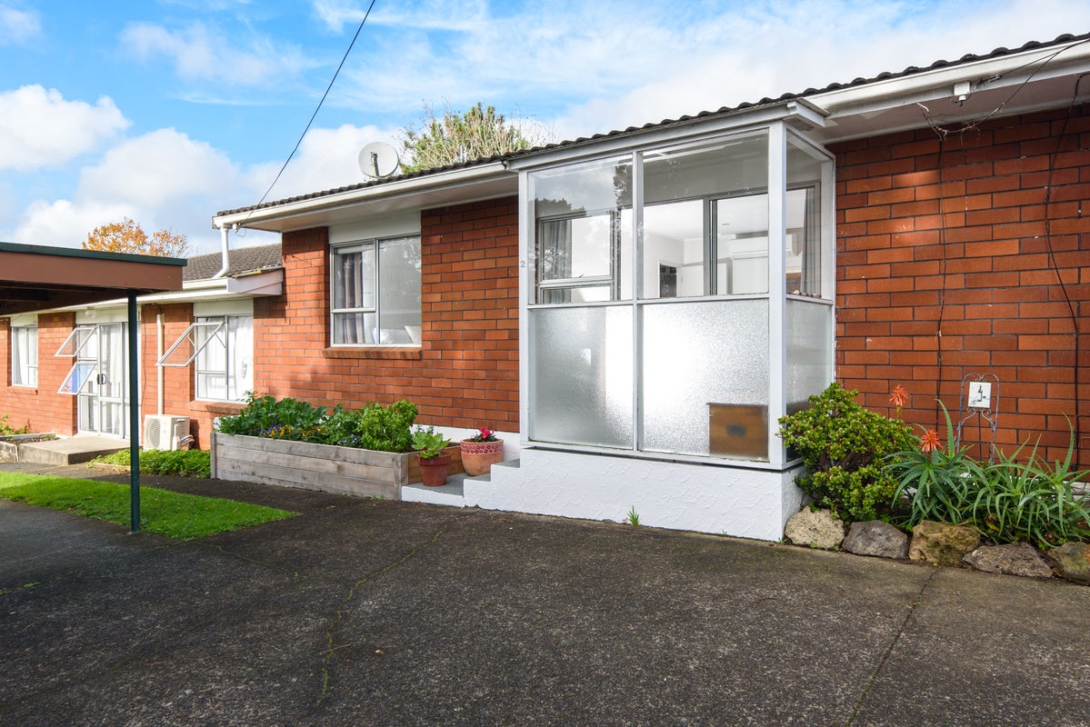 2/11 Alston Avenue, Kelston, Auckland - Carousel 1