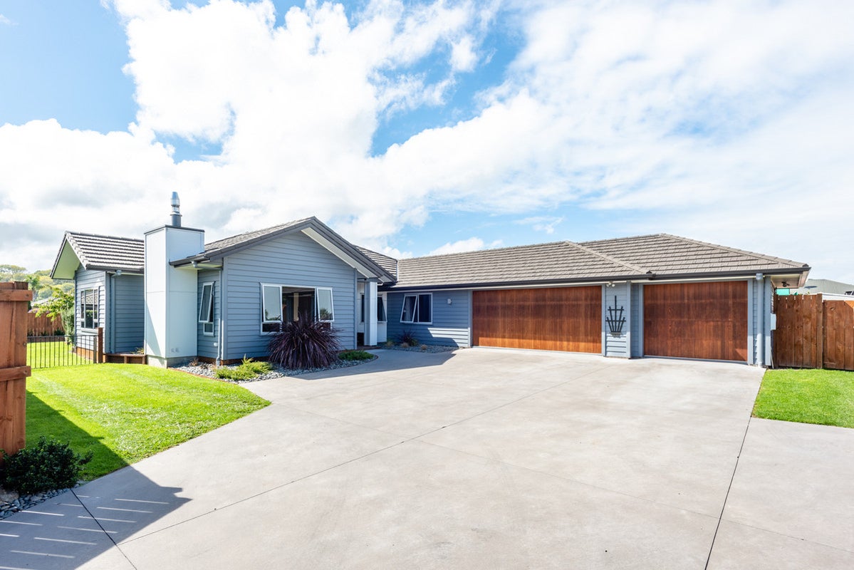 13 Fisher Place, Lytton West, Gisborne - Carousel 1