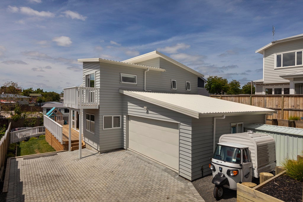 24A Stottholm Road, Titirangi, Auckland - Carousel 2