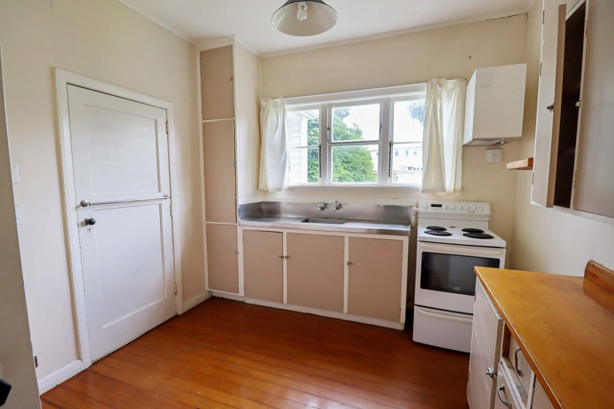 1/5 Purser Grove, Fairfield, Lower Hutt - Carousel 2