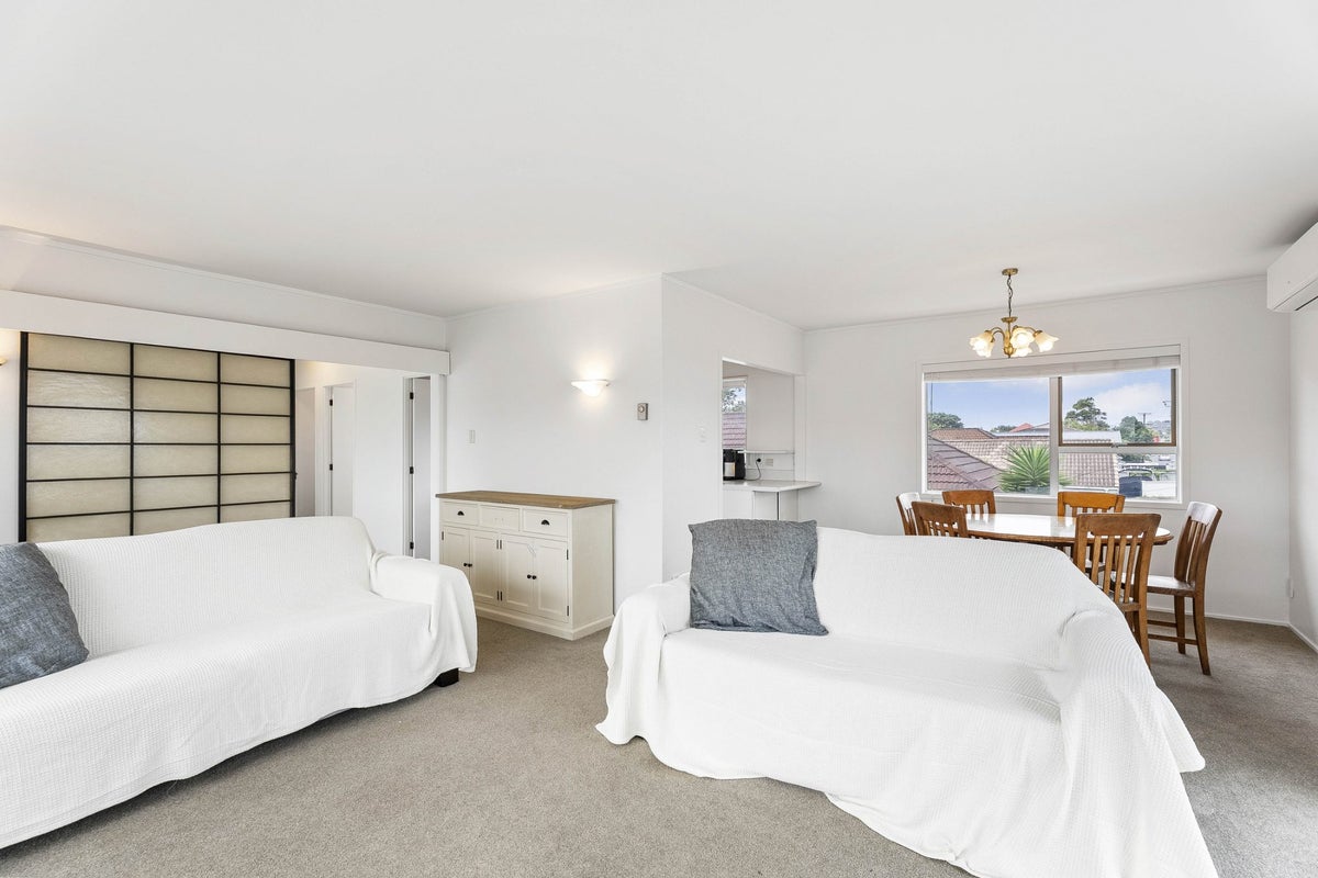 1/303 Point Chevalier Road, Point Chevalier, Auckland - Carousel 2