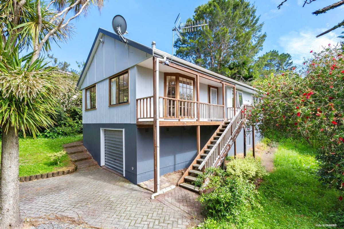 17 Annison Avenue, Glen Eden, Auckland - Carousel 1