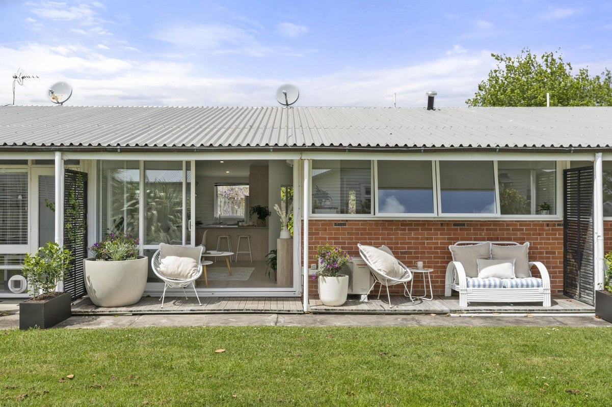 2/6 North Avenue, Narrow Neck, Auckland - Carousel 1