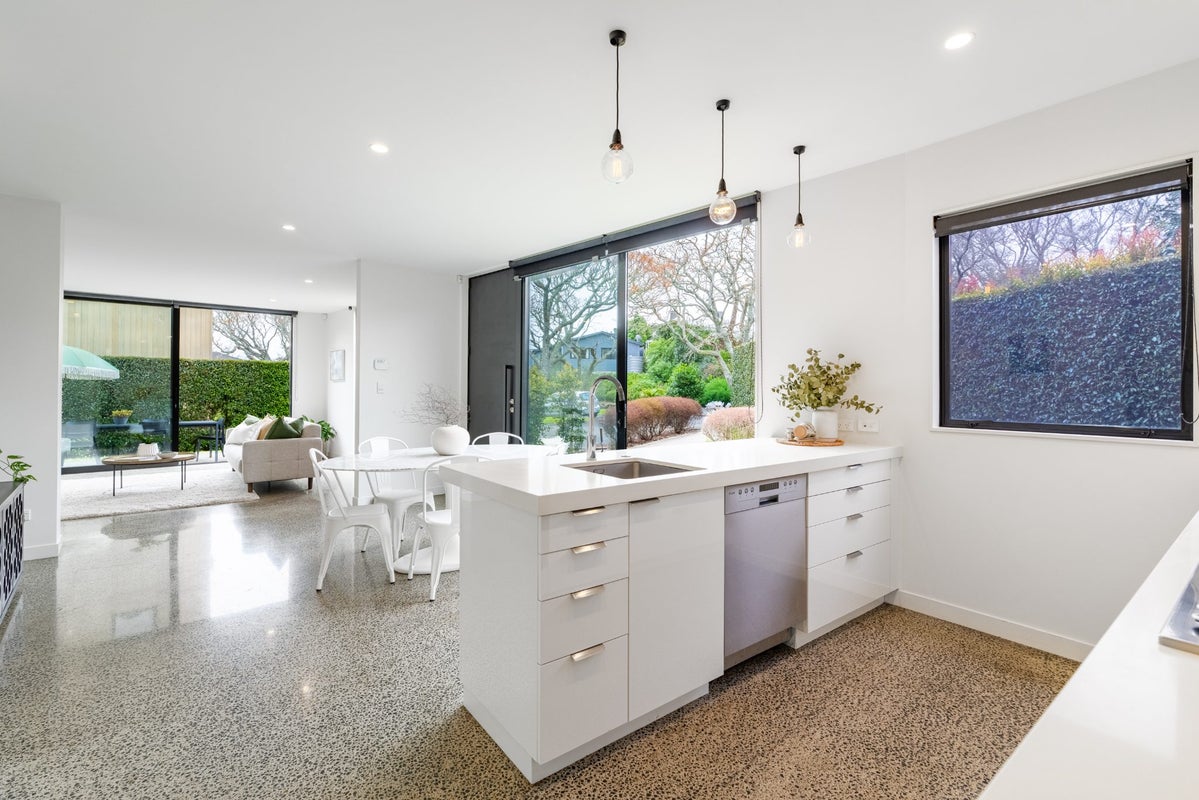 4 Malvern Road, Morningside, Auckland - Carousel 2