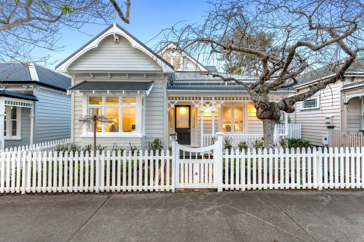 19 Burnley Terrace, Mount Eden, Auckland - Carousel 1