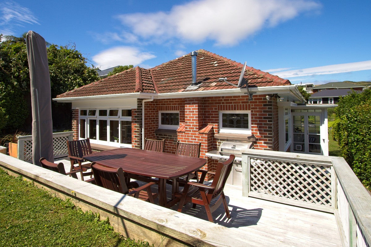 8 Roy Street, Tawa, Wellington - Carousel 2