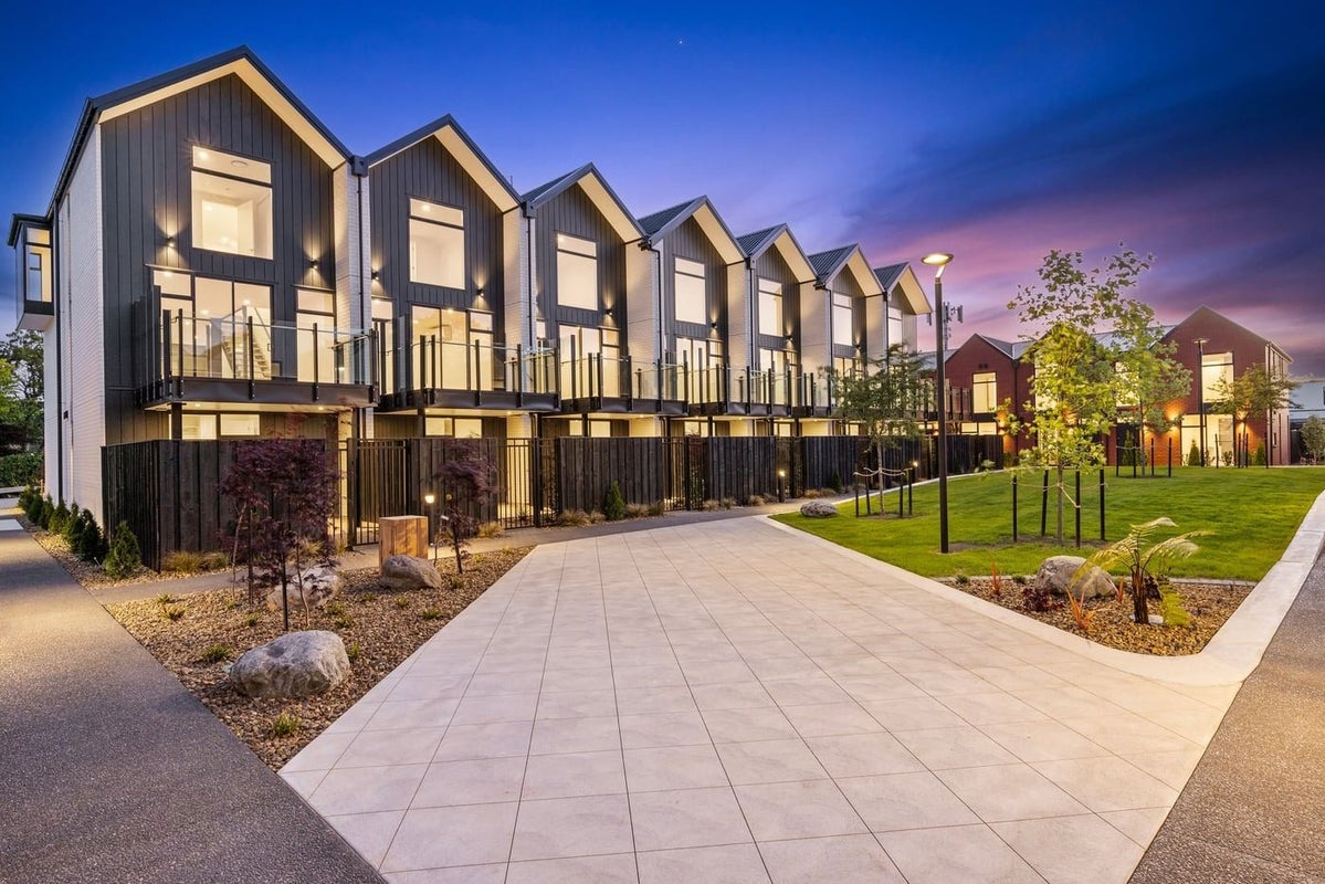2/11 Donald Place, St Albans, Christchurch - Carousel 1