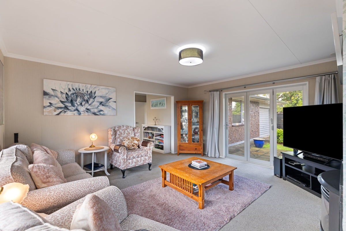 8A Earl Place, Hokowhitu, Palmerston North - Carousel 1