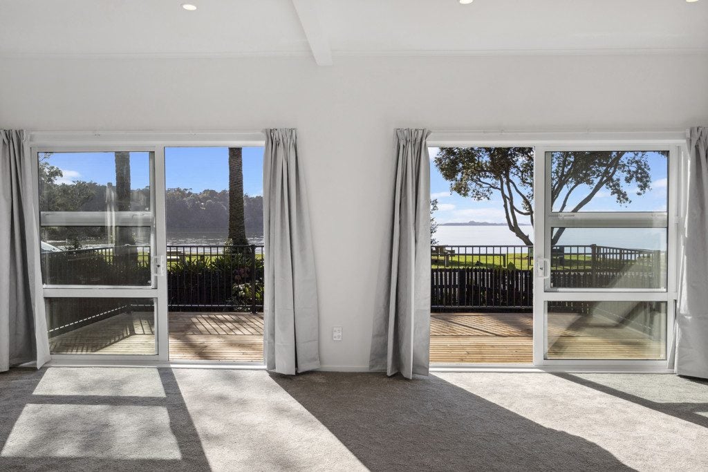 2 Western Road, Laingholm, Auckland - Carousel 2
