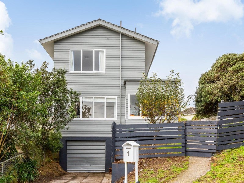 1 Derby Place, Cannons Creek, Porirua - Carousel 1