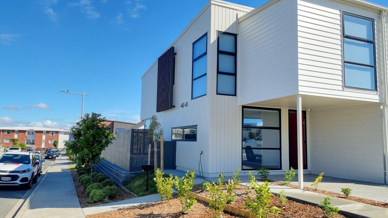 8 Dunkirk Terrace, Mount Albert, Auckland - Carousel 2