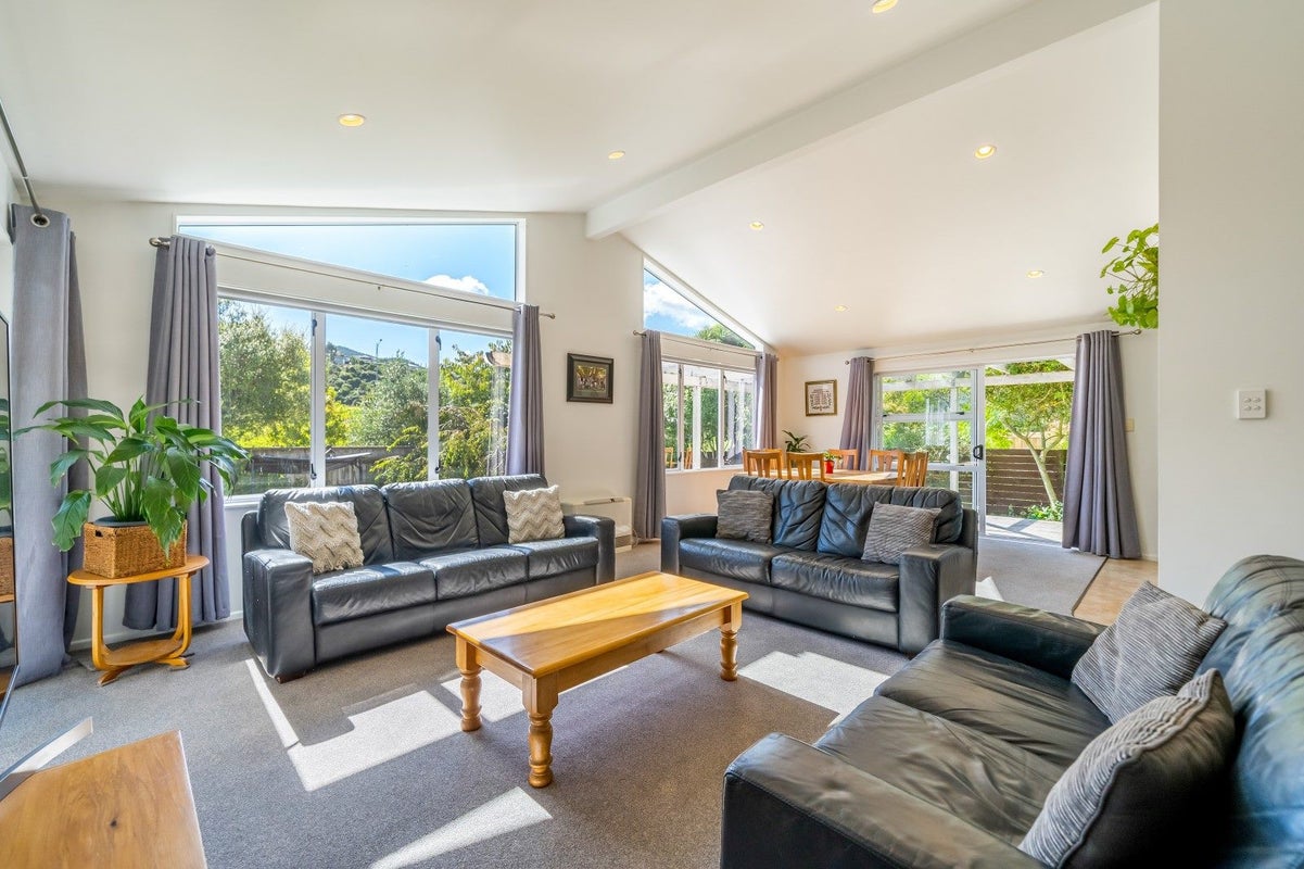 30 Longfellow Street, Trentham, Upper Hutt - Carousel 2