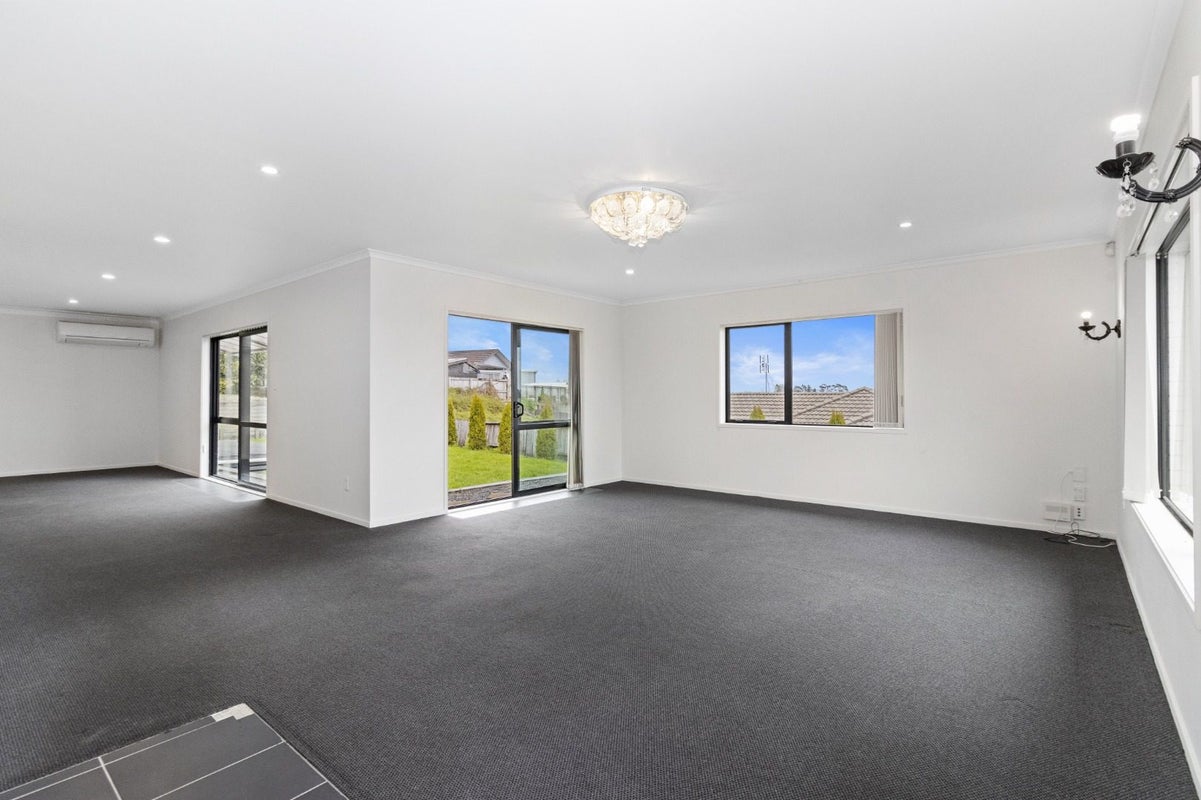 10 Raddington Way, Huntington, Hamilton - Carousel 2