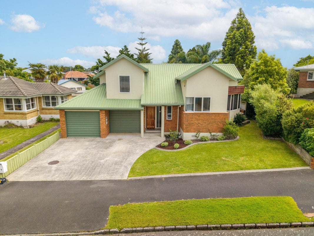 9 Kelvin Place, Hamilton East, Hamilton - Carousel 1