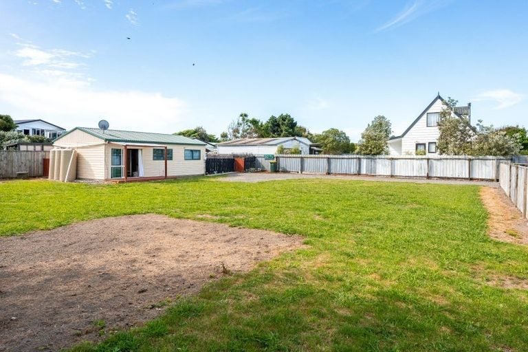 6 Mavis Avenue, Waikawa Beach, Levin - Carousel 15