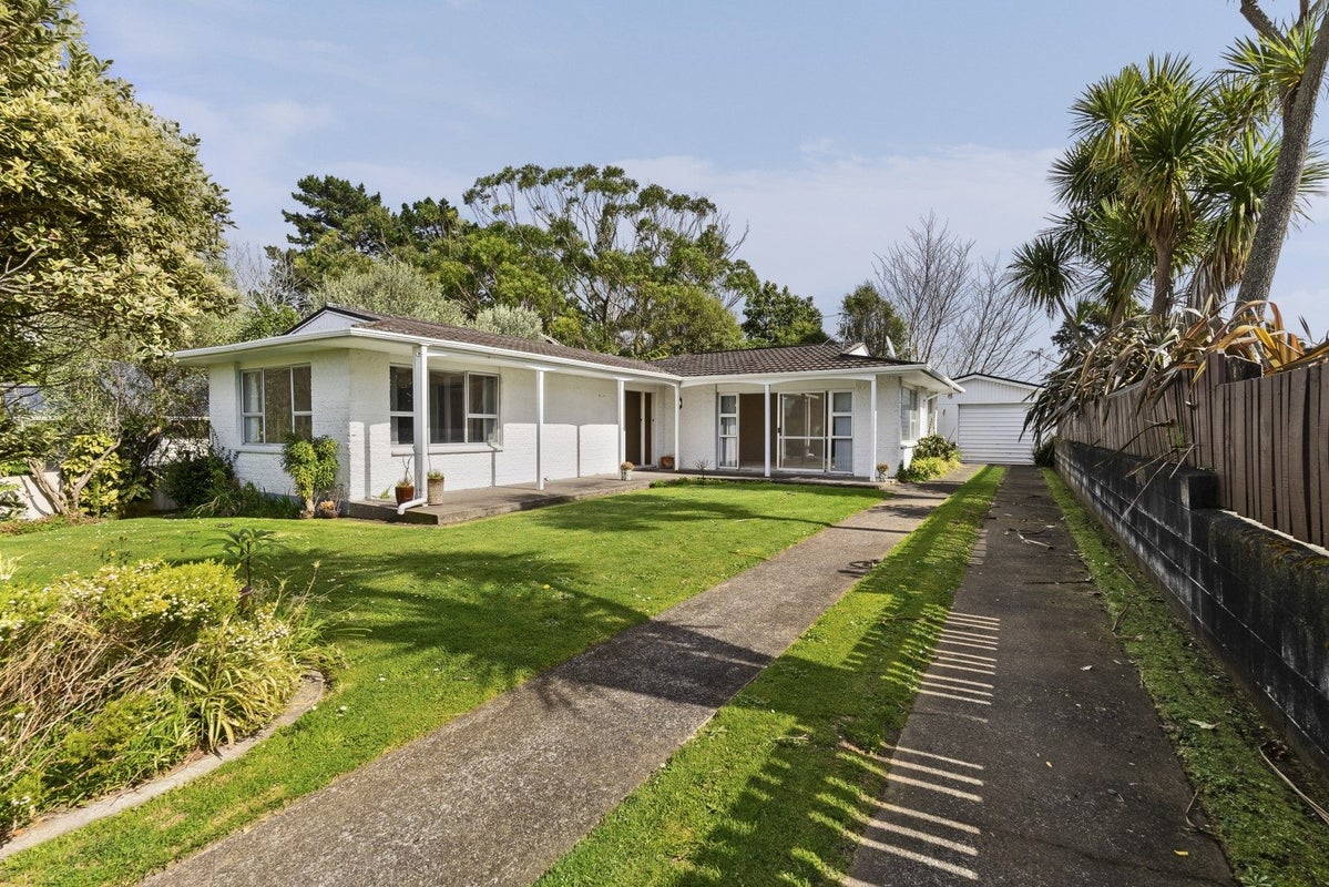 20 Mayfair Place, Westown, New Plymouth - Carousel 1