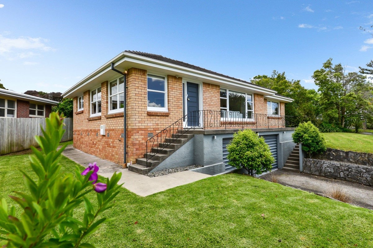 6 McGregor Place, Hillcrest, Hamilton - Carousel 1