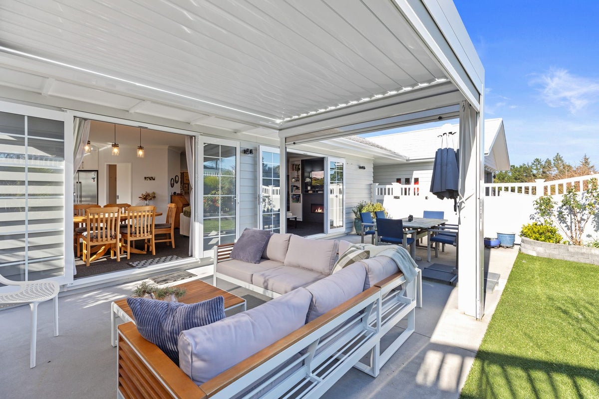 9 Parau Drive, Bethlehem, Tauranga - Carousel 1