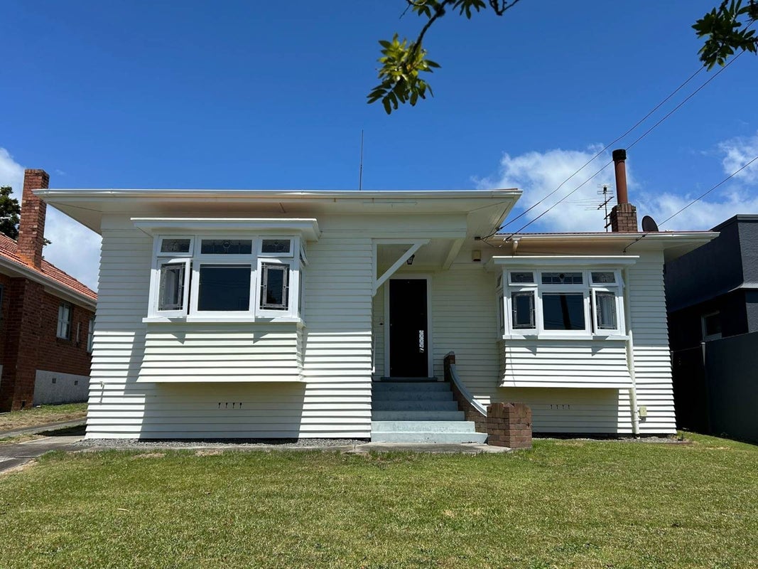 6 Westmere Park Avenue, Westmere, Auckland - Carousel 1