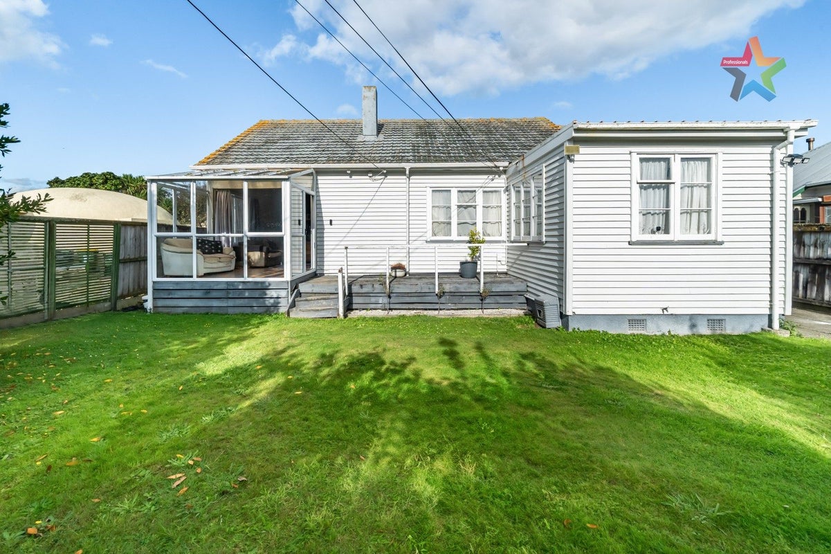 38 Hall Crescent, Epuni, Lower Hutt - Carousel 1