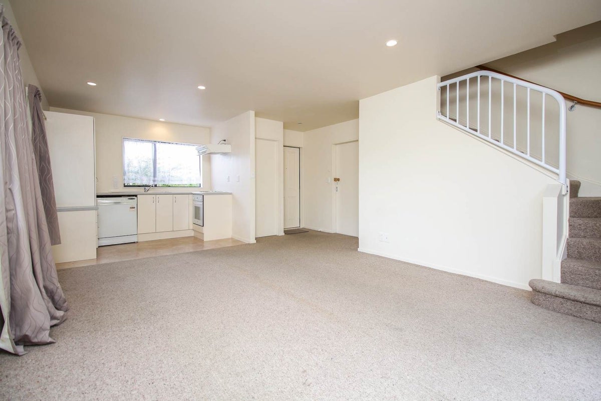 12/1 Melview Place, New Lynn, Auckland - Carousel 35
