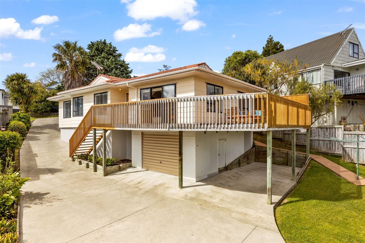 81 Alton Avenue, Hillcrest, Auckland - Carousel 1