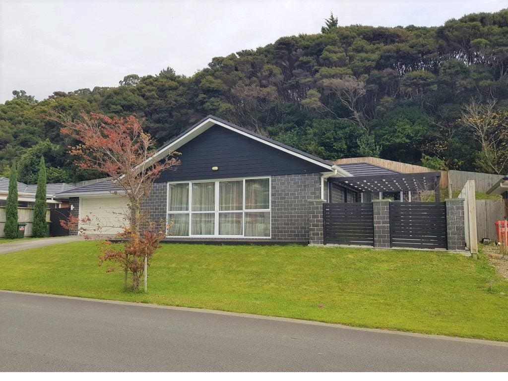 17 Banks Boulevard, Whitby, Porirua - Carousel 2