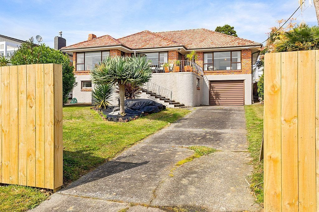 80 Jaemont Avenue, Te Atatu South, Auckland - Carousel 1
