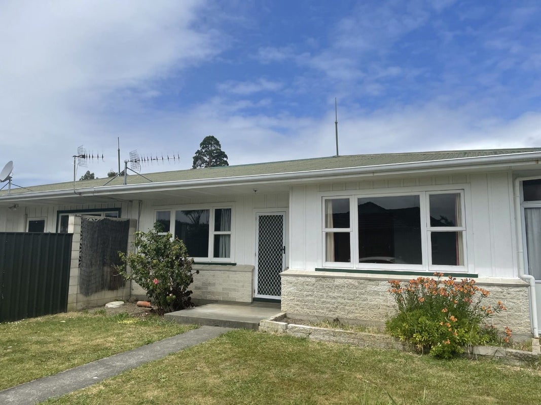 443B Dalcross Street, Mayfair, Hastings - Carousel 1