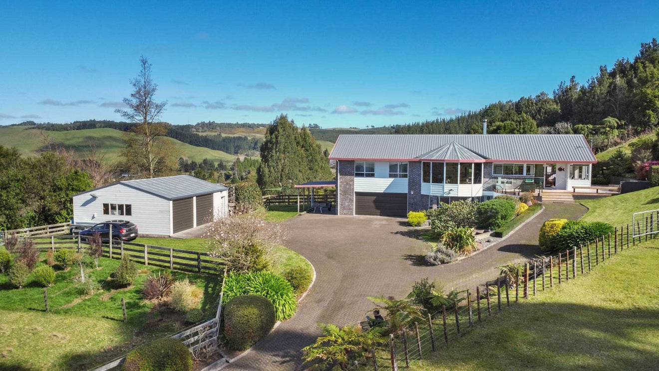 24 Mountain Road, Western Heights, Rotorua - Carousel 1