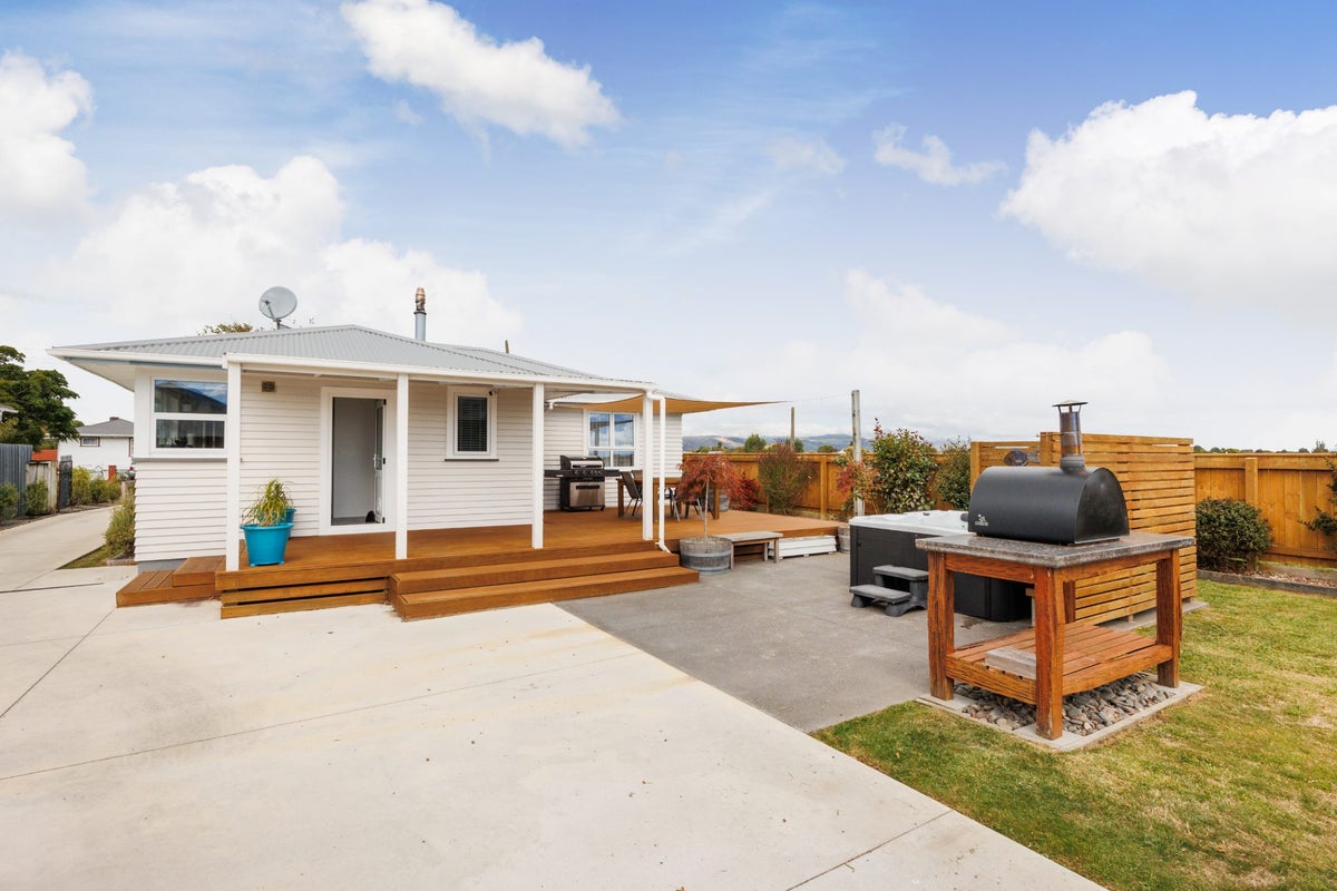 42 Peters Avenue, Cloverlea, Palmerston North - Carousel 1