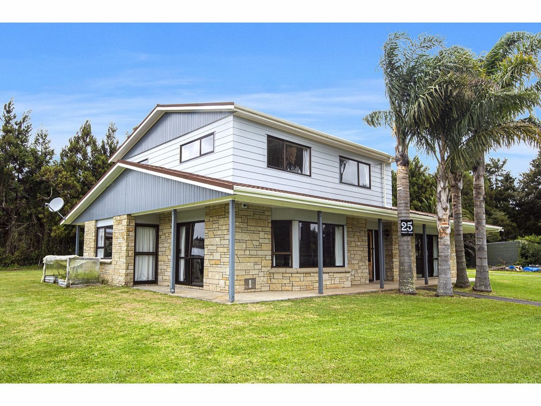 25 Camelot Court, Whangarei - Carousel 2