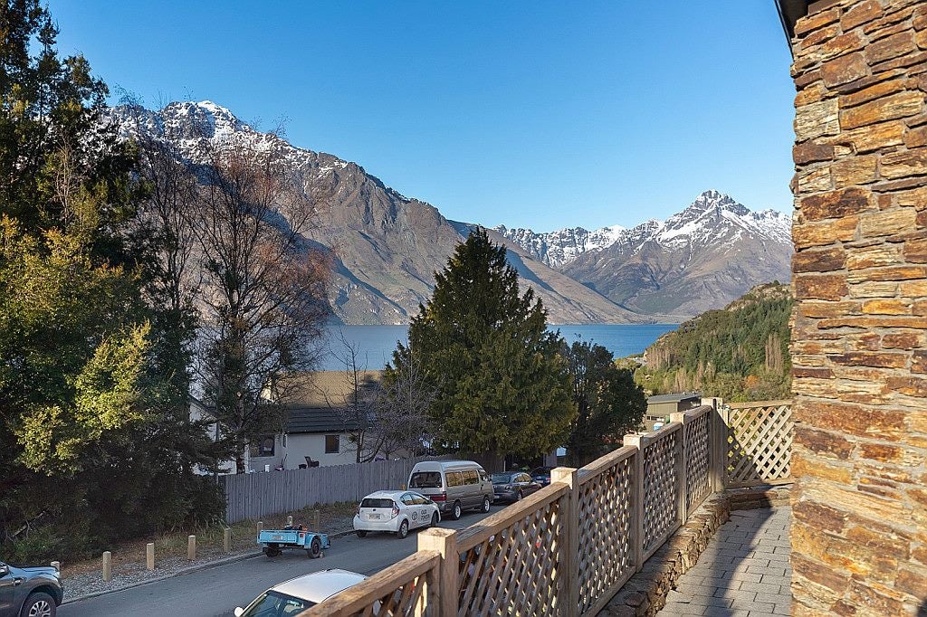 10 Williams Street, Sunshine Bay, Queenstown - Carousel 2