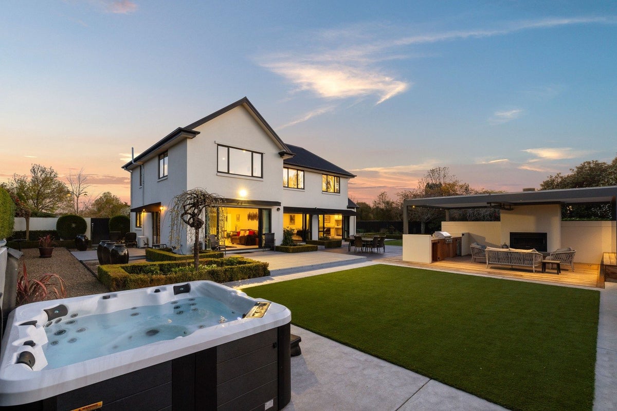51 Lewisham Park, St Albans, Christchurch - Carousel 1