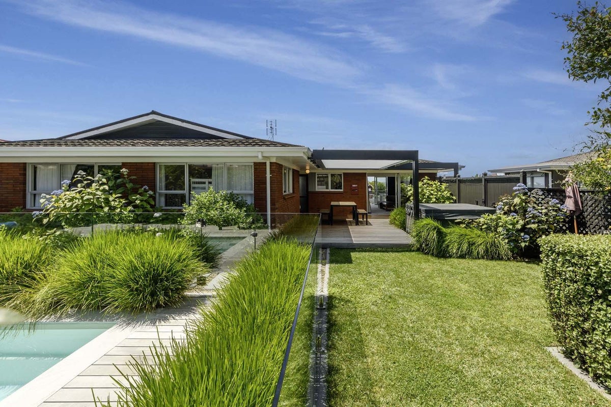 6 Laing Place, Otumoetai, Tauranga - Carousel 1
