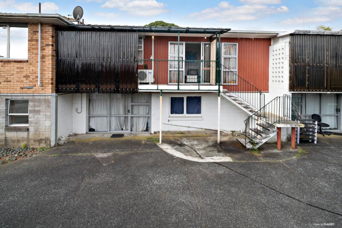 2/4 Preston Avenue, Mount Albert, Auckland - Carousel 2