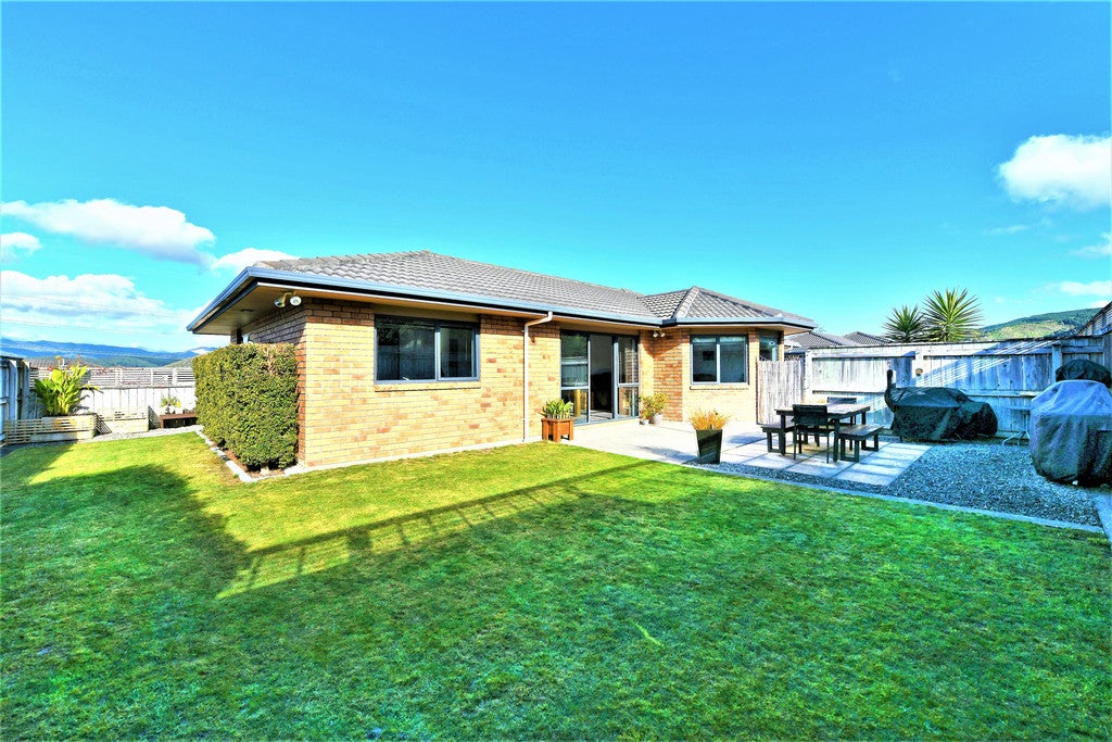 64 Percy Kinsman Crescent, Riverstone Terraces, Upper Hutt - Carousel 1