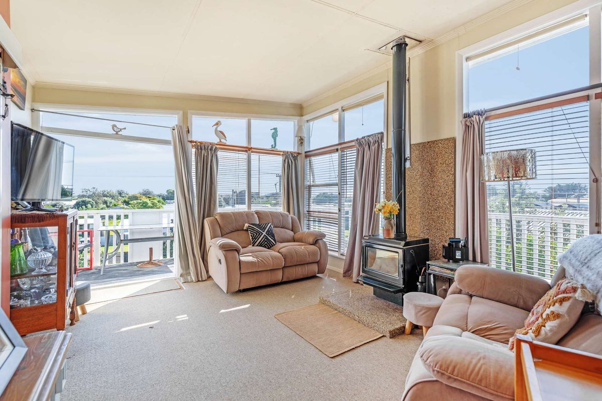 72 Park Avenue, Waitarere Beach, Levin - Carousel 2