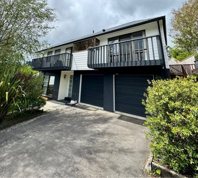 6 Tapestry Grove, Silverstream, Upper Hutt - Carousel 1