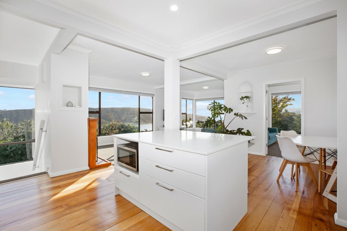 47 Kiriwai Road, Paremata, Porirua - Carousel 2