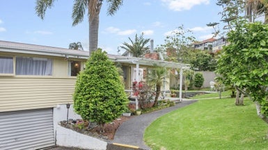 5 McIlroy Avenue, Hillsborough, Auckland - Carousel 1